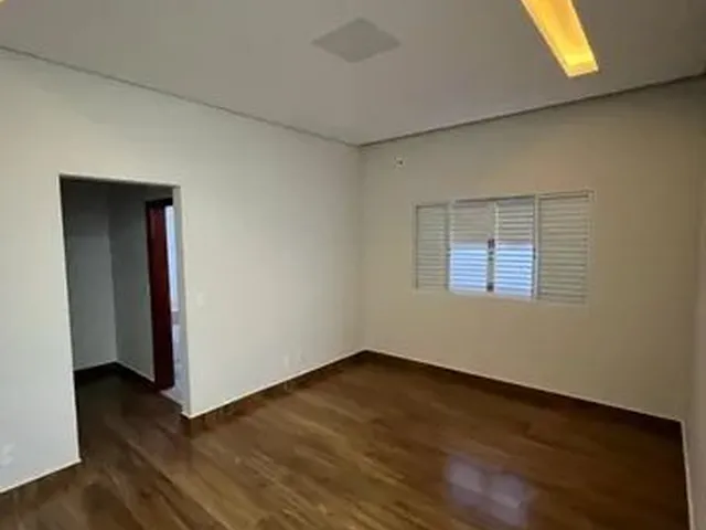 Imagem 2: Casa com 3 Dormitórios À Venda em Varginha