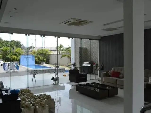 Imagem 2: Excelente Duplex no Residencial Adrianópolis. 5 Suítes, Piscina, Completa com Armários