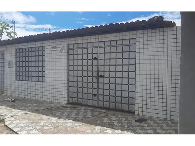 Imagem: A casa possui 2 Dormitórios, 1 Banheiro, 1 Vaga na