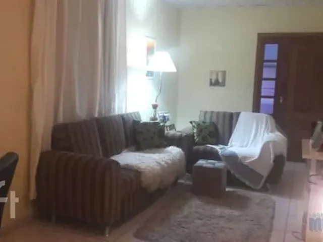 Imagem: A casa possui 2 Dormitórios, 1 Banheiro, 160m² de Área e