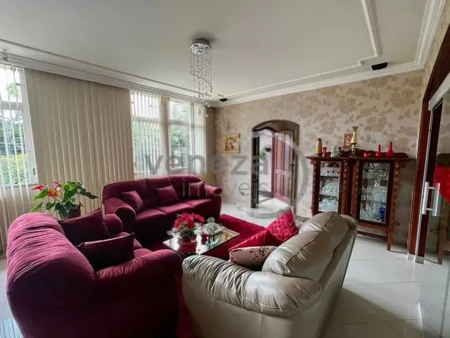 Imagem: Casa Residencial com 3 Quartos À Venda
