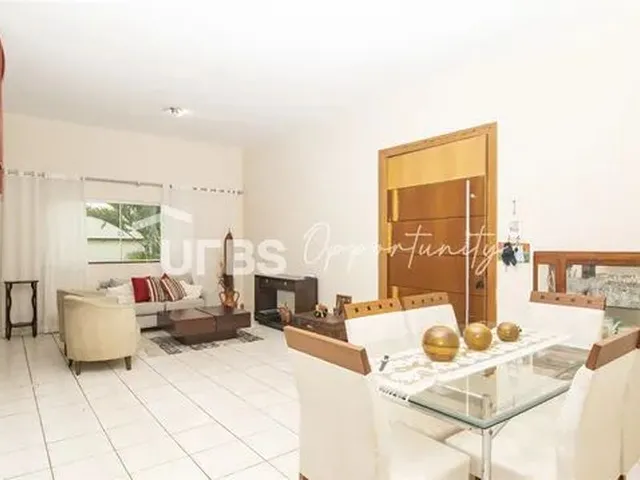 Imagem: Casa de Rua - Casa 4 Quartos, Sendo 1 Suíte