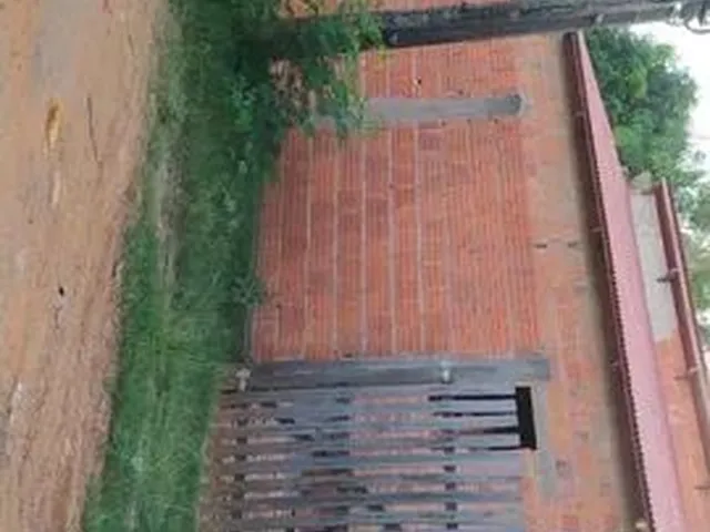 Imagem: A casa possui 2 Dormitórios, 1 Banheiro, 1 Vaga na