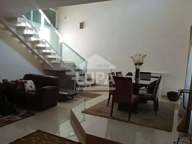 Imagem: Casa de Condomínio com 3 Dormitórios Sendo
