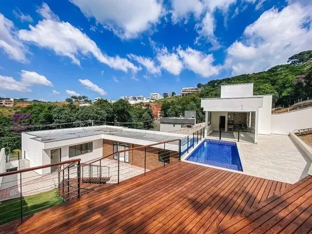 Imagem: Casa com 4 Suítes em Condomínio Fechado