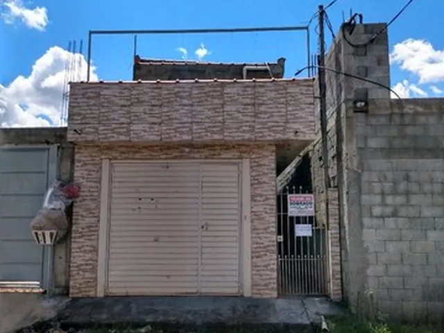 Imagem: A casa possui 4 Dormitórios, 5 Banheiros, 1 Vaga na