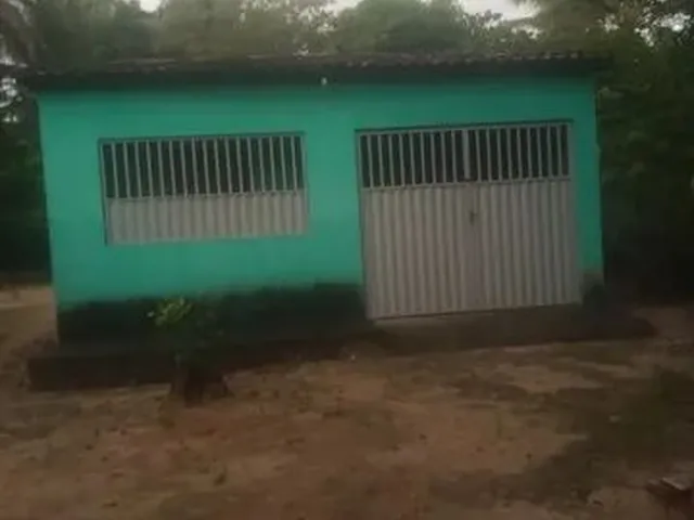 Imagem: A casa possui 2 Dormitórios, 1 Banheiro, 1 Vaga na garagem