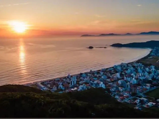 Imagem: O apartamento possui 2 Dormitórios, 2 Suítes, 3
