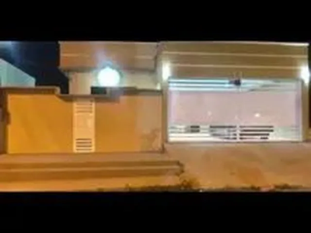 Imagem: A casa possui 2 Dormitórios, 1 Suíte, 2 Banheiros, 2 Vagas