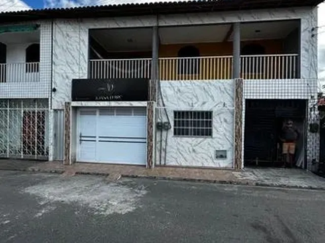 Imagem: A casa possui 5 Dormitórios, 3 Banheiros, 1 Vaga na