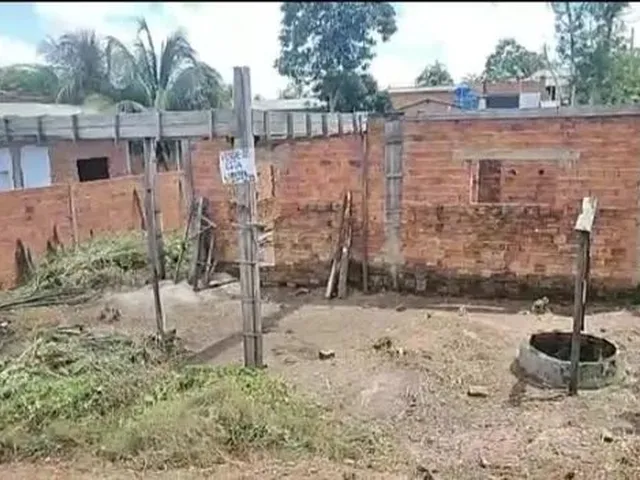 Imagem: A casa possui 3 Dormitórios, 2 Banheiros, 2 Vagas na