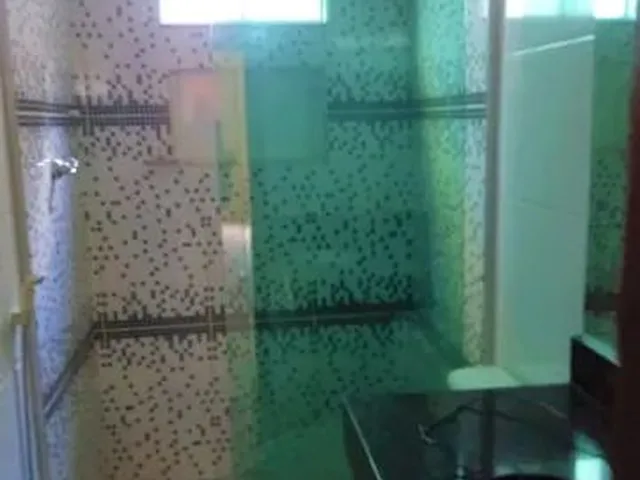 Imagem: 1 Casa, 1 Kitnet, 1 Lote de Esquina À Venda