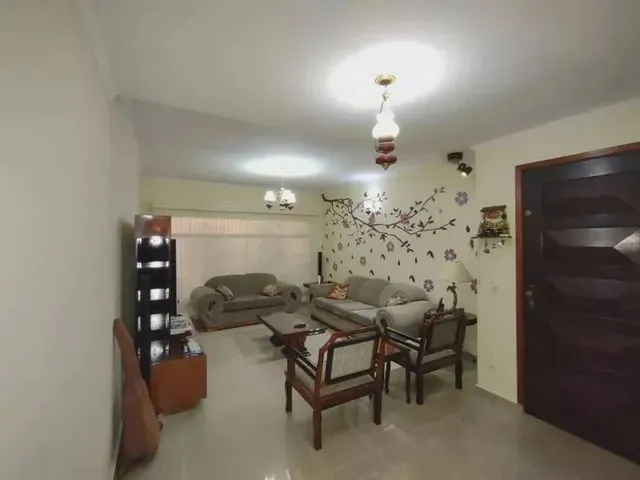 Imagem: A casa possui 3 Dormitórios, 1 Suíte, 1 Banheiro, 2 Vagas