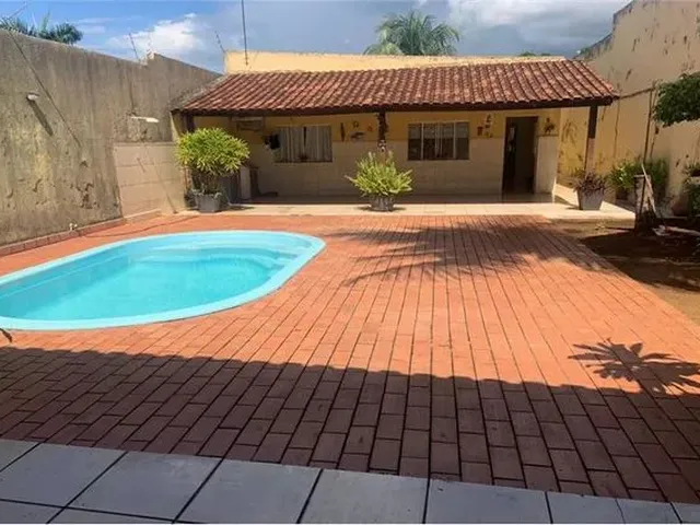 Imagem: A casa possui 3 Dormitórios, 1 Suíte, 1 Banheiro, 2 Vagas