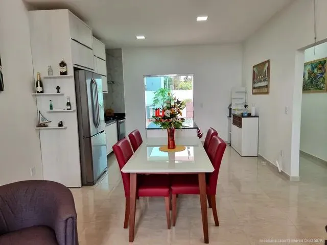 Imagem 3: Oportunidade! Casa Térrea com 3 Suítes, Pé Direito Alto, Quintal.agende Sua Visita