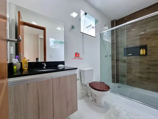 Imagem 9: Oportunidade! Casa Térrea com 3 Suítes, Pé Direito Alto, Quintal.agende Sua Visita