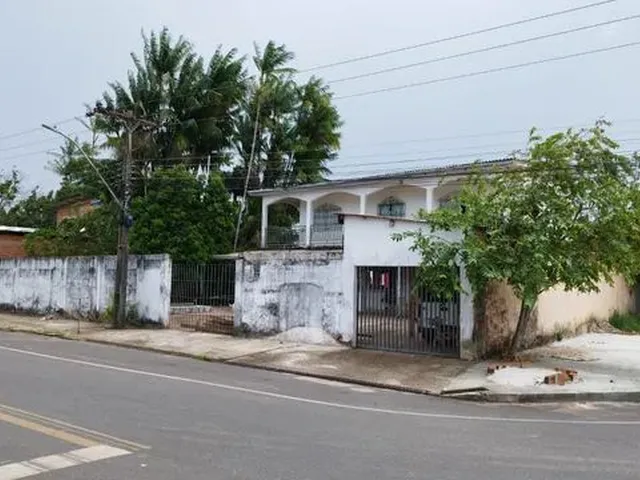 Imagem: A casa possui 4 Dormitórios, 4 Suítes, 5 Banheiros, 5