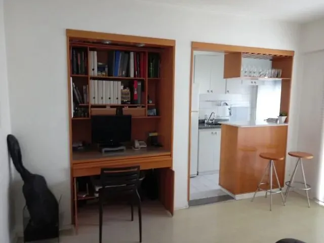 Imagem: O apartamento possui 1 Dormitório, 1 Banheiro, 1 Vaga na