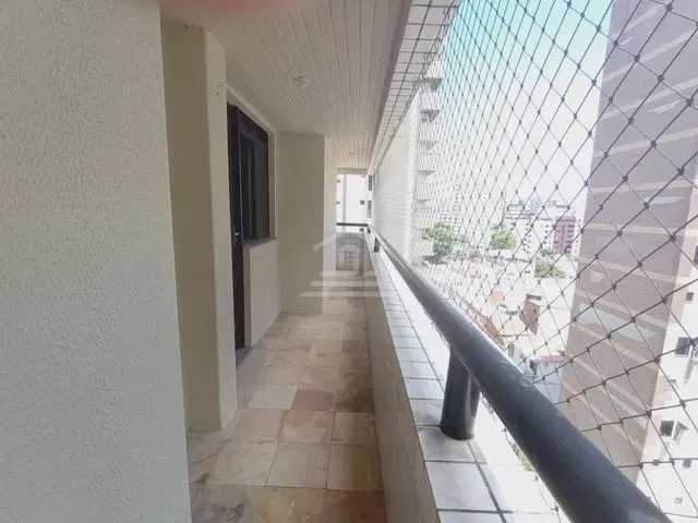 Imagem 1: Apartamento Amplo com Cozinha Planejada, Móveis Fixos e em Uma Localização Super