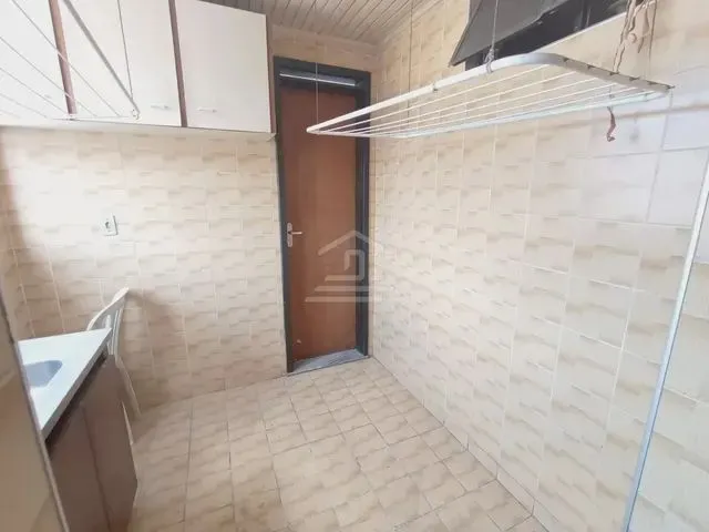 Imagem 9: Apartamento Amplo com Cozinha Planejada, Móveis Fixos e em Uma Localização Super