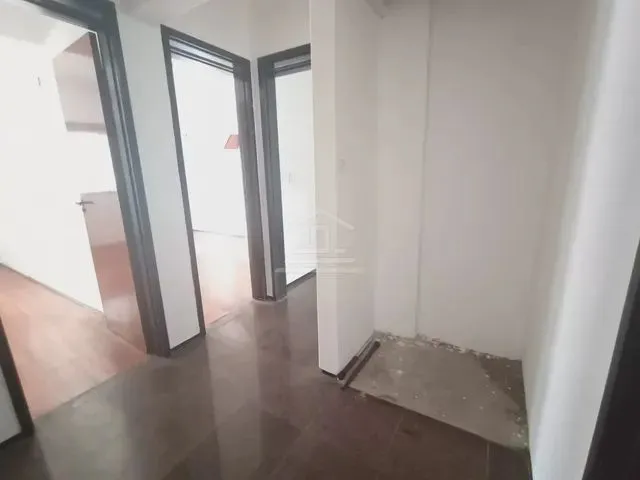 Imagem 2: Apartamento Amplo com Cozinha Planejada, Móveis Fixos e em Uma Localização Super