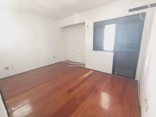 Imagem 6: Apartamento Amplo com Cozinha Planejada, Móveis Fixos e em Uma Localização Super