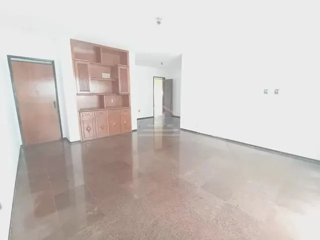 Imagem 7: Apartamento Amplo com Cozinha Planejada, Móveis Fixos e em Uma Localização Super