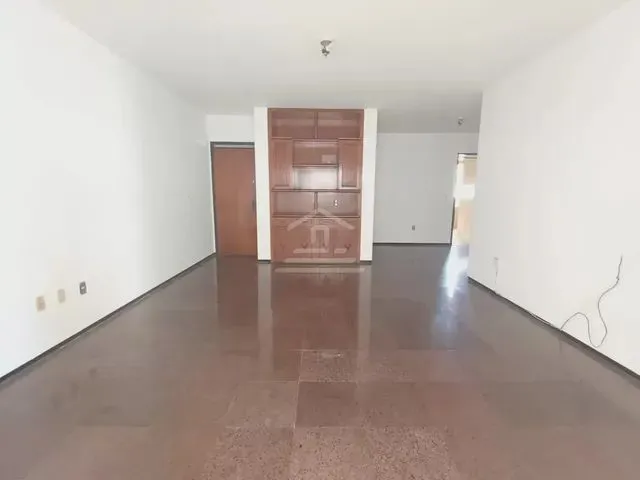 Imagem 3: Apartamento Amplo com Cozinha Planejada, Móveis Fixos e em Uma Localização Super