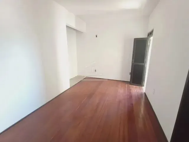 Imagem 12: Apartamento Amplo com Cozinha Planejada, Móveis Fixos e em Uma Localização Super