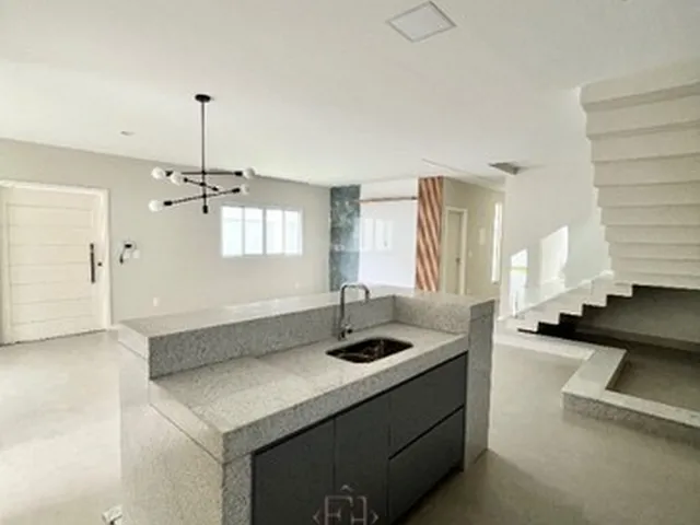 Imagem 1: Casa Duplex com 4 Quartos em Manguinhos