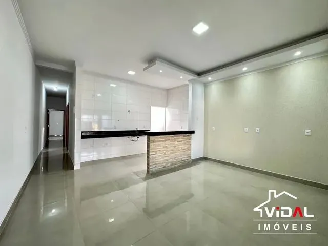 Imagem: A casa possui 3 Dormitórios, 4 Suítes, 2 Banheiros, 2