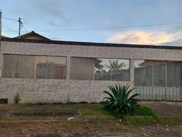 Imagem: A casa possui 2 Dormitórios, 1 Banheiro e está localizado