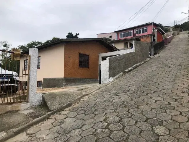Imagem: Casa com Três Dormitórios - Saco do Limões