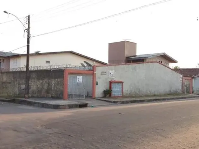 Imagem: A kitnet possui 1 Dormitório, 1 Banheiro, 1 Vaga na