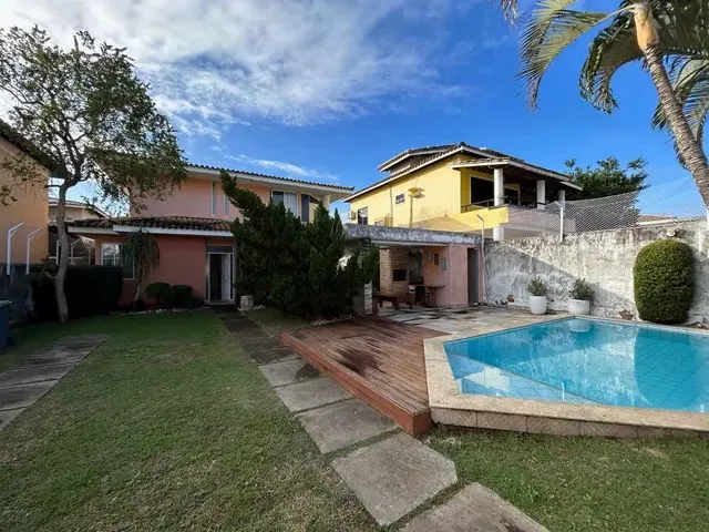 Imagem: Linda Casa com Piscina e Energia Solar