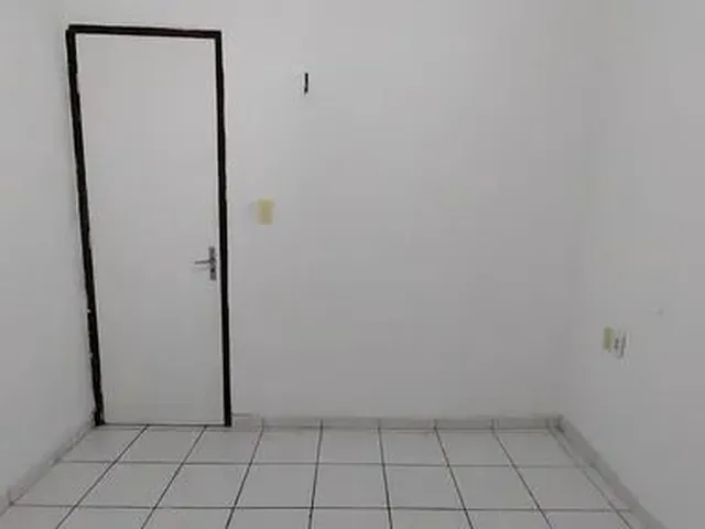 Imagem 8: Casa para Aluguel Possui 100 Metros Quadrados com 2 Quartos em Cidade 2000 - Fortaleza - C