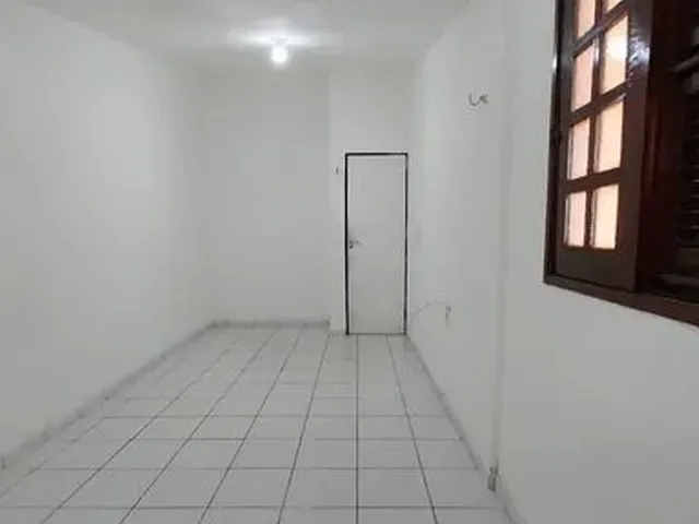 Imagem 2: Casa para Aluguel Possui 100 Metros Quadrados com 2 Quartos em Cidade 2000 - Fortaleza - C