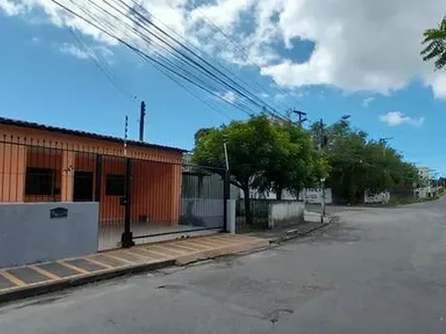 Imagem 3: Casa para Aluguel Possui 100 Metros Quadrados com 2 Quartos em Cidade 2000 - Fortaleza - C