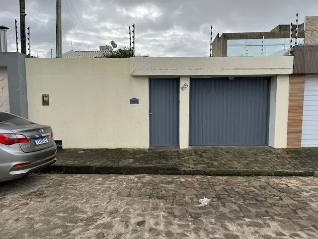 Imagem: A casa possui 3 Dormitórios, 1 Suíte, 2 Banheiros, 150m²