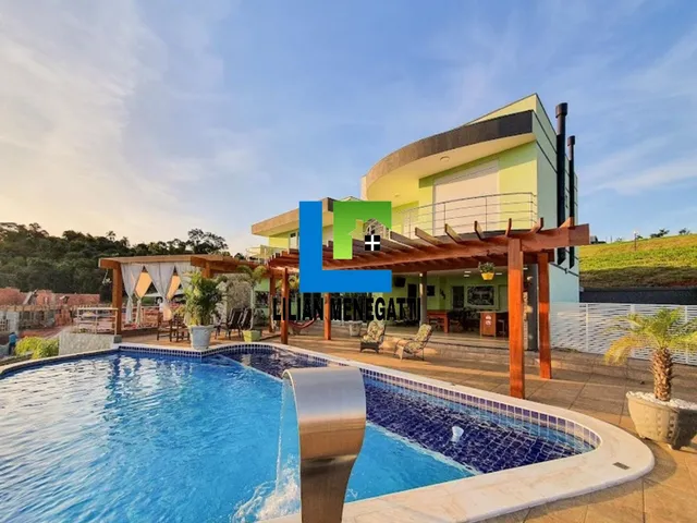 Imagem: A casa em condomínio possui 3 Dormitórios, 3 Suítes, 5
