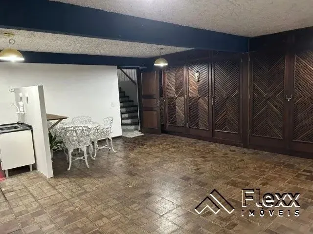Imagem: Casa com 4 Dormitórios À Venda, 473 M²
