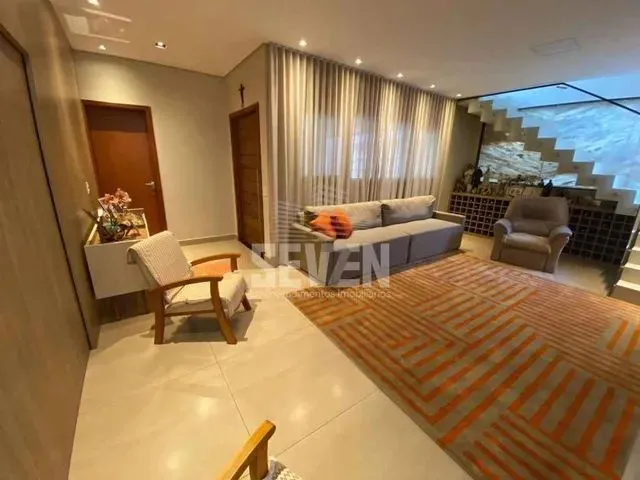 Imagem: A casa possui 3 Dormitórios, 3 Suítes, 4 Banheiros, 2