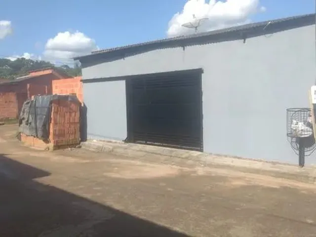Imagem: A casa possui 2 Dormitórios, 1 Banheiro, 2 Vagas na