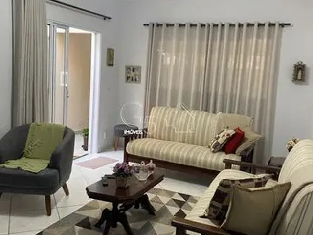 Imagem: A casa possui 3 Dormitórios, 1 Suíte, 3 Banheiros, 2