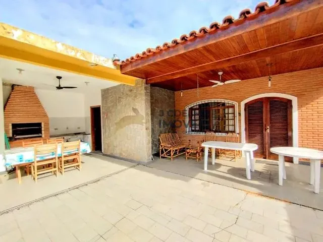 Imagem: Casa de 3 Dormitórios À Venda na Praia