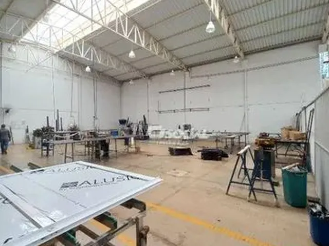 Imagem 8: Excelente Prédio com Lindo Espaço Administrativo e Galpões em Localização Super