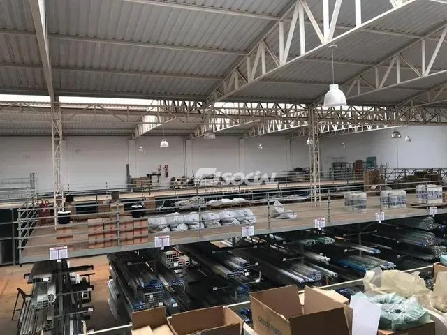 Imagem 12: Excelente Prédio com Lindo Espaço Administrativo e Galpões em Localização Super