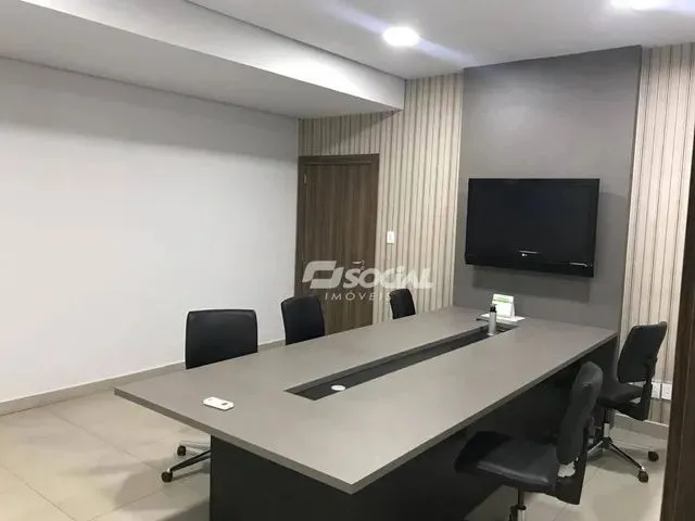 Imagem 5: Excelente Prédio com Lindo Espaço Administrativo e Galpões em Localização Super