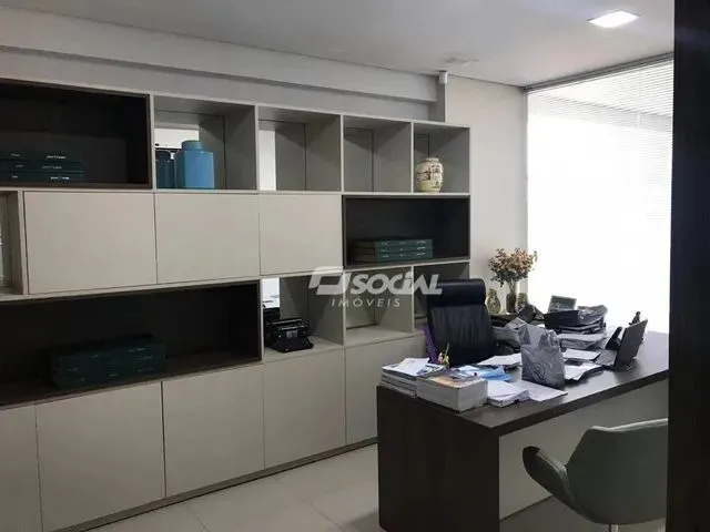 Imagem 4: Excelente Prédio com Lindo Espaço Administrativo e Galpões em Localização Super