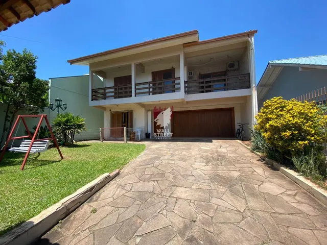 Imagem: Ampla Casa com 4 Quartos, 2 Vagas para Veículos